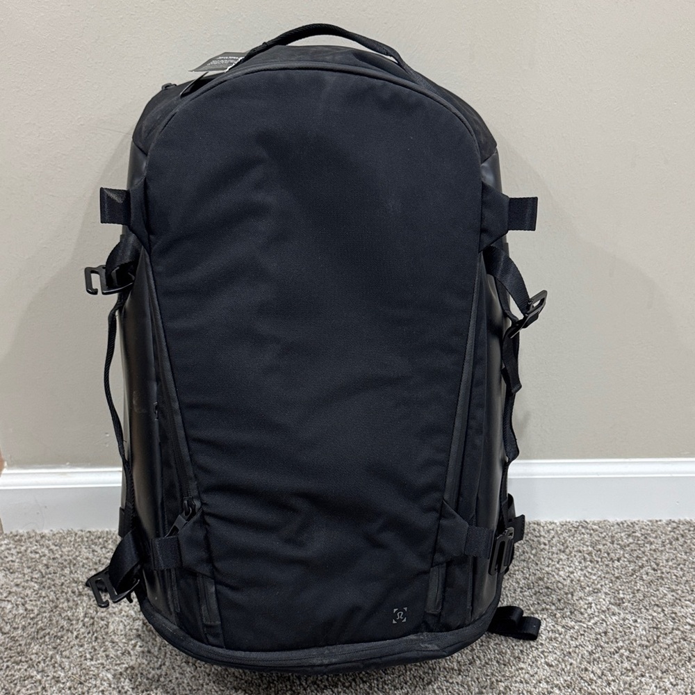 Lululemon more miles Men's Black Travel Backpack - Sleek Urban Carry